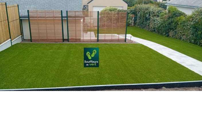 jolie jardin en pelouse synthétique sur Batz sur Mer