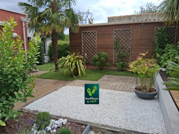 petit jardin Zen en pelouse synthétique sur Bouguenais